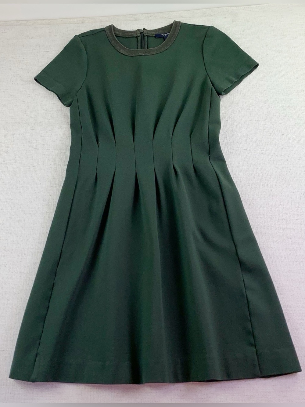 Madewell women's short sleeve Pleated knit mini Dress in olive green size 2